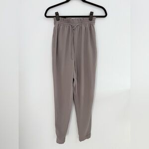 Babaton Markus Relaxed Fit Tapered Leg Pants Taupe Size XS Aritzia #58483